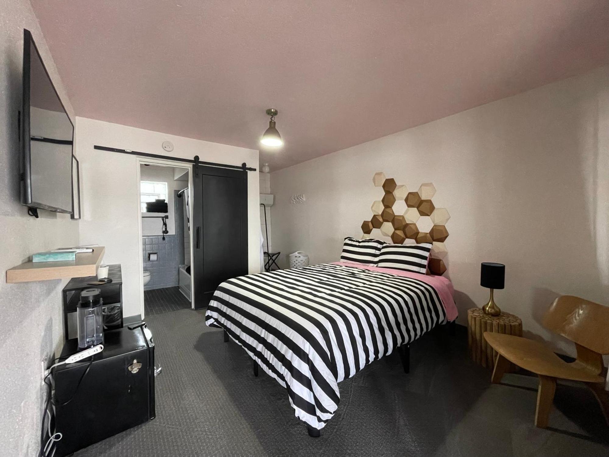 Rainbow Motel Грили Экстерьер фото