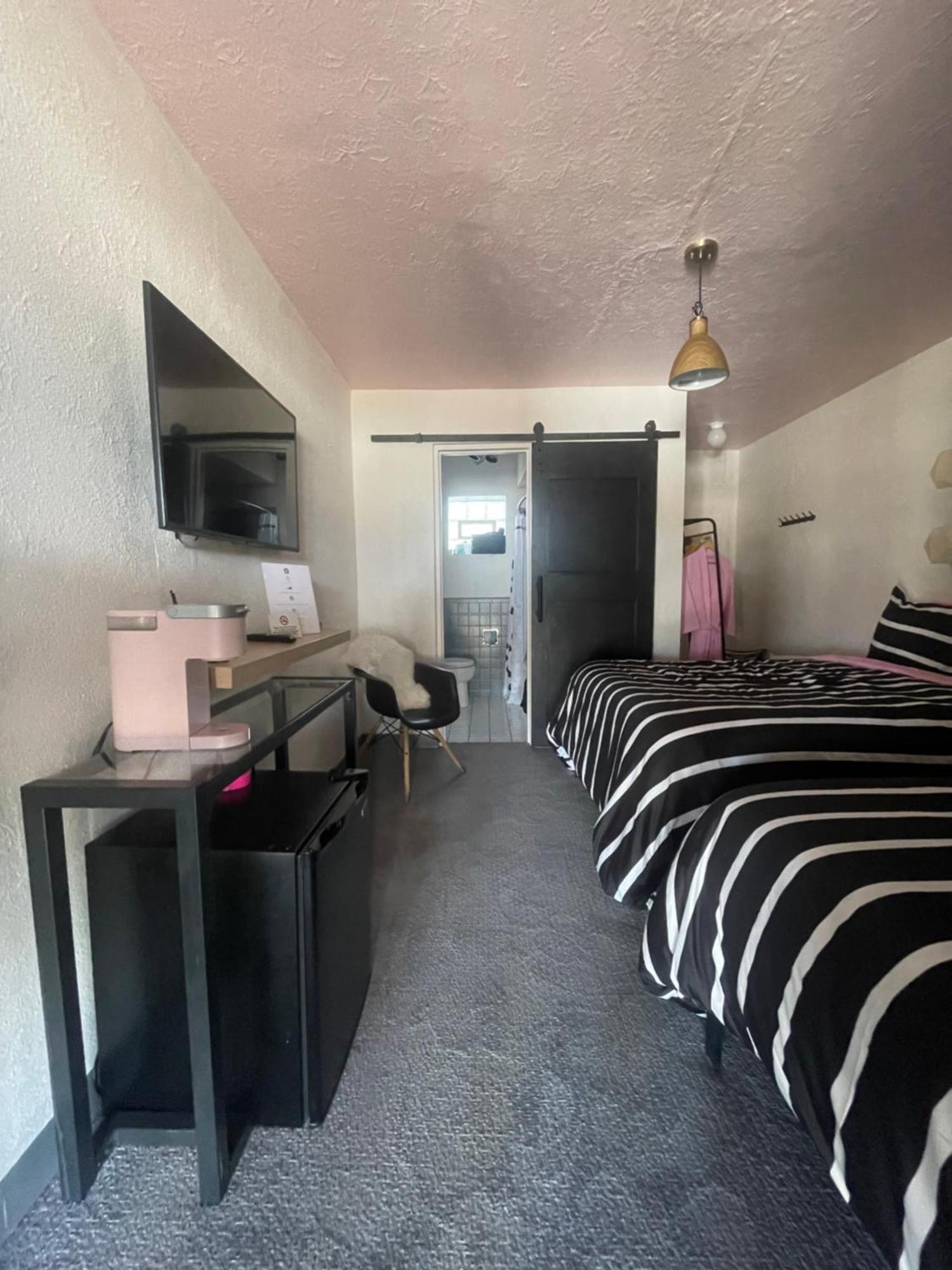 Rainbow Motel Грили Экстерьер фото